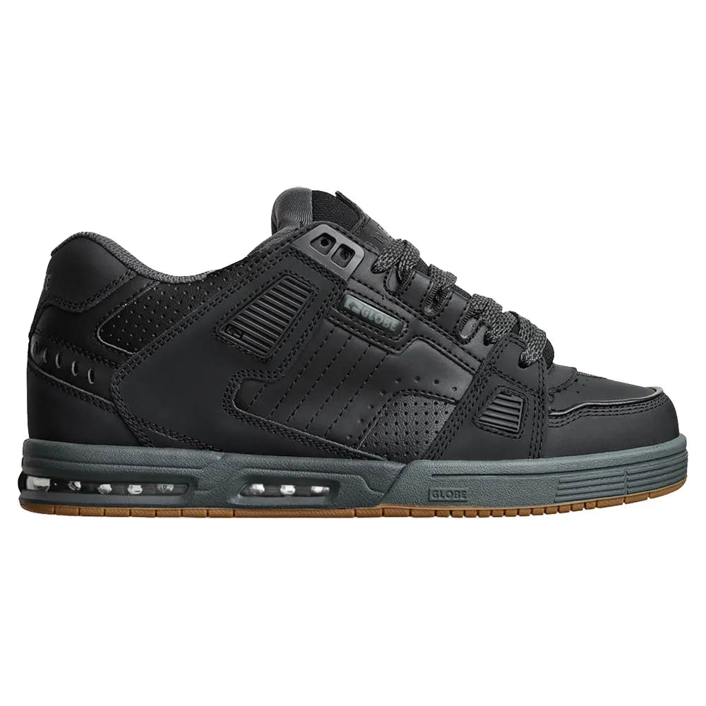 Globe Sabre trainers