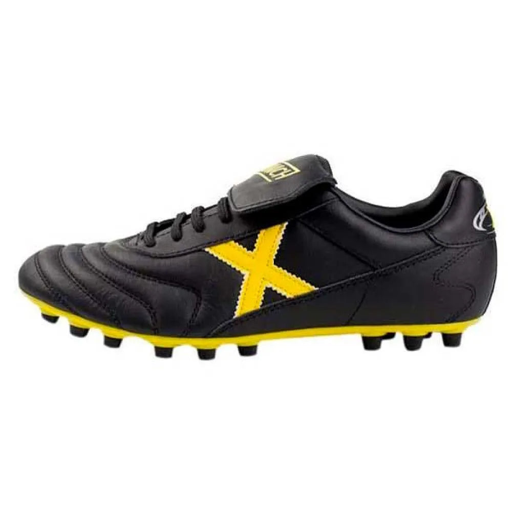 Munich Mundial U25 football boots