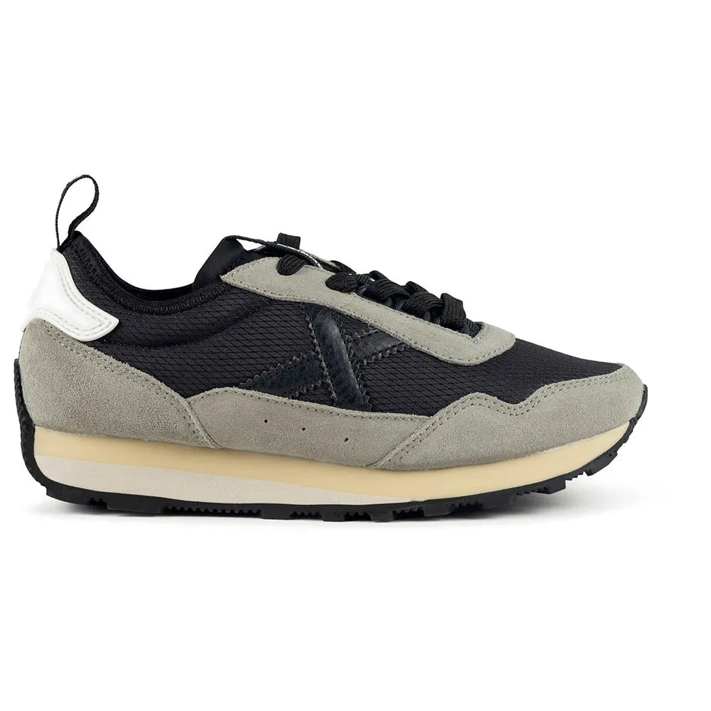 Munich UM 43 trainers