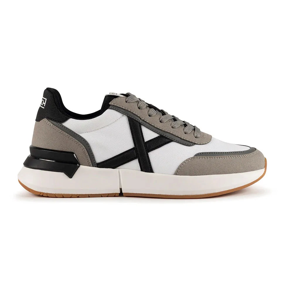 Munich Versus 121 trainers