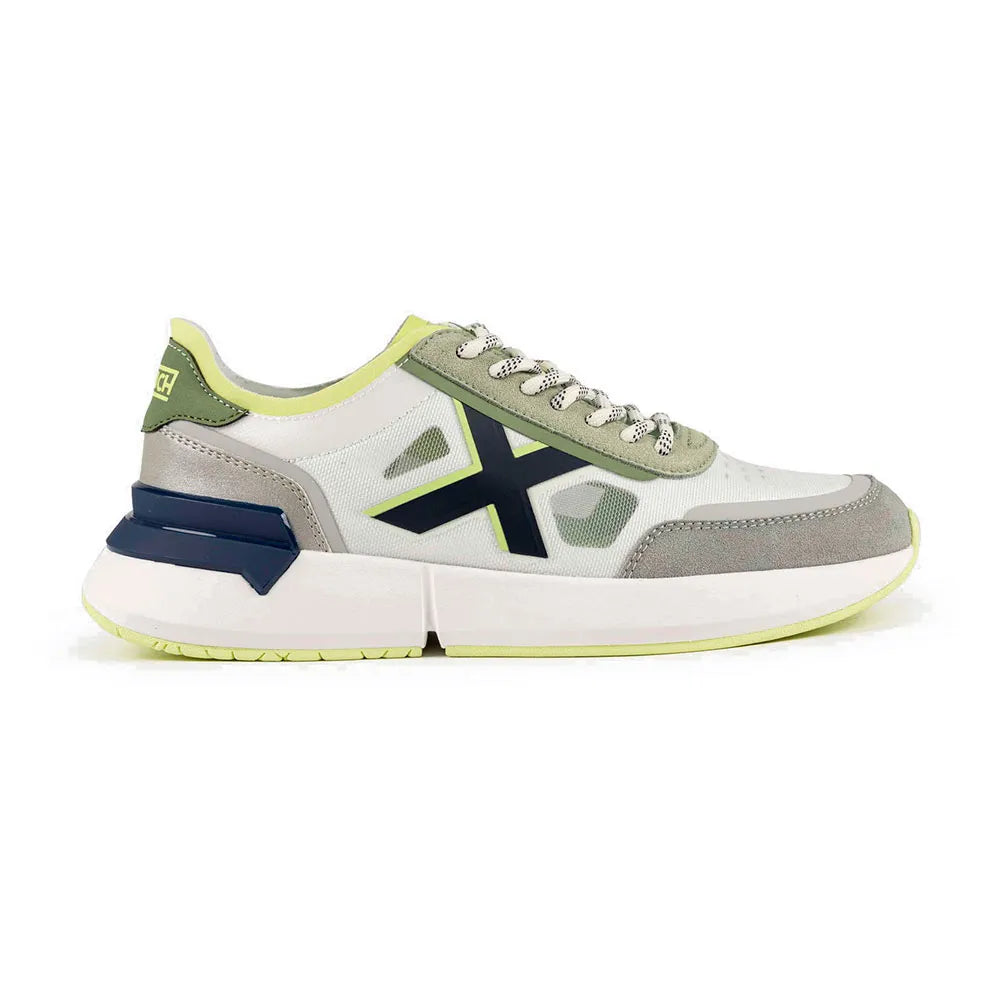 Munich Versus LS 104 trainers