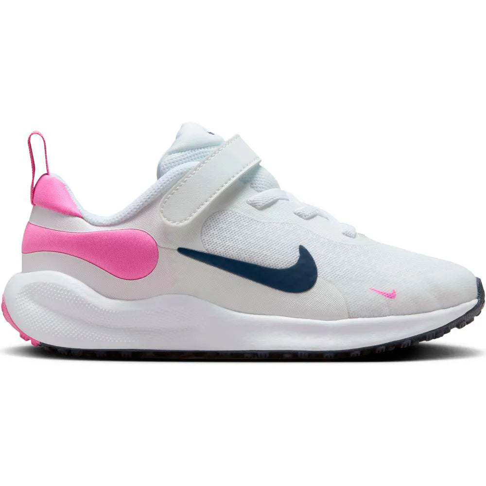 Nike Revolution 7 trainers