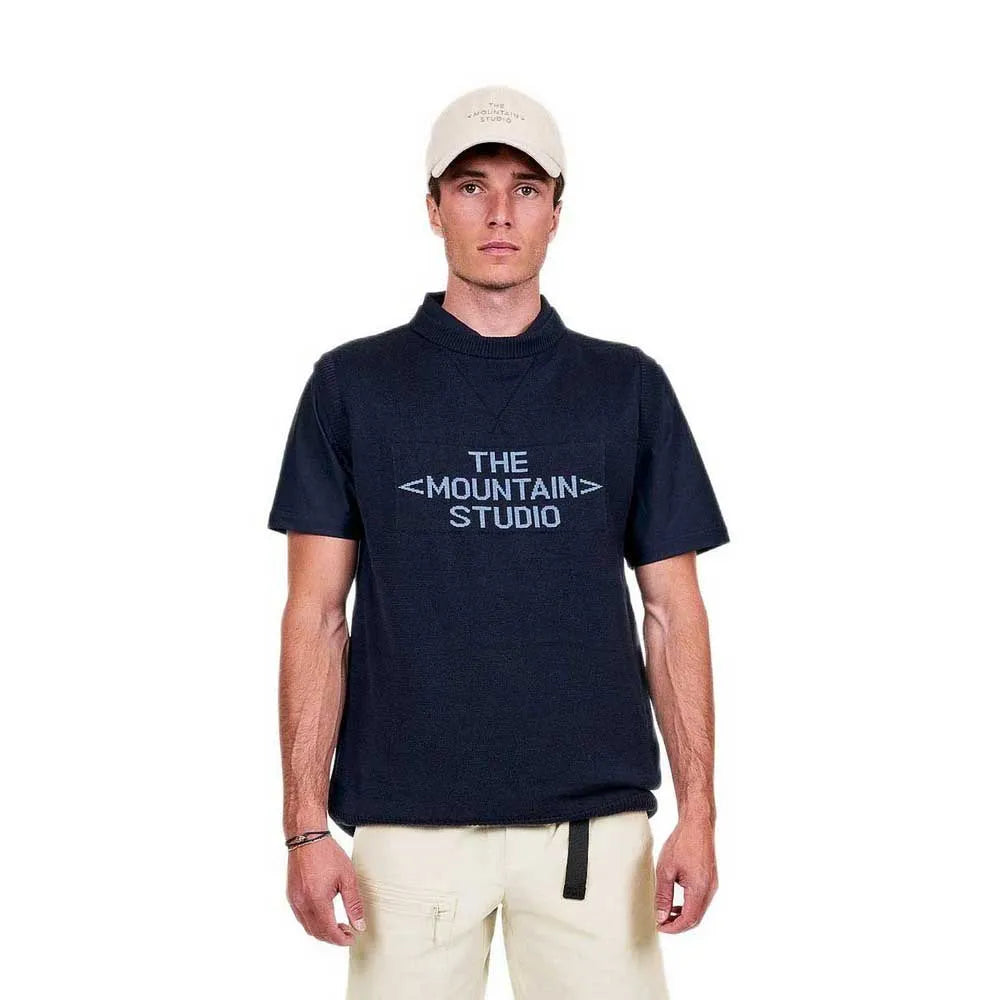 The mountain studio Knit sleeveless pullover short sleeve sweatshirt