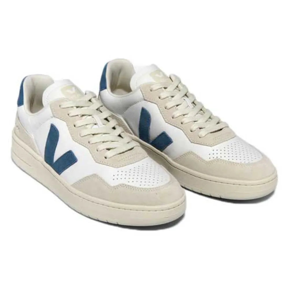 Veja V-90 trainers