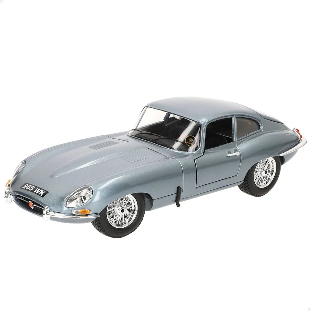 Bburago Jaguar E-Type Coupé 1961 1:18 car