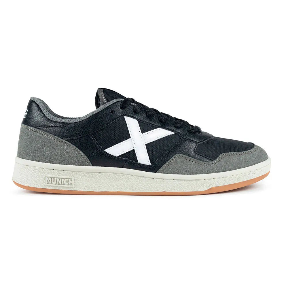 Munich Arrow 82 trainers
