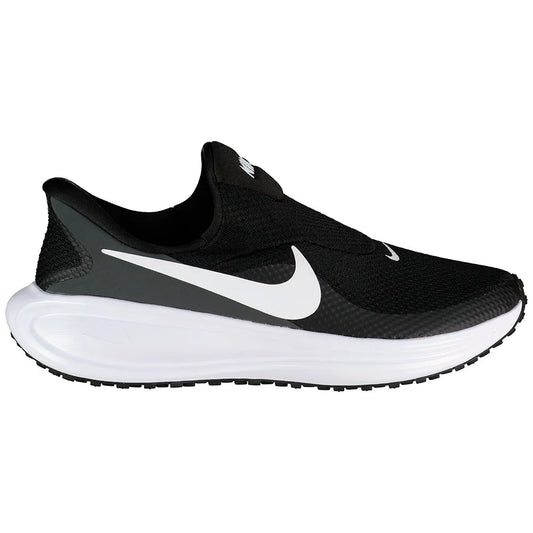 Nike Revolution 8 EasyOn running shoes