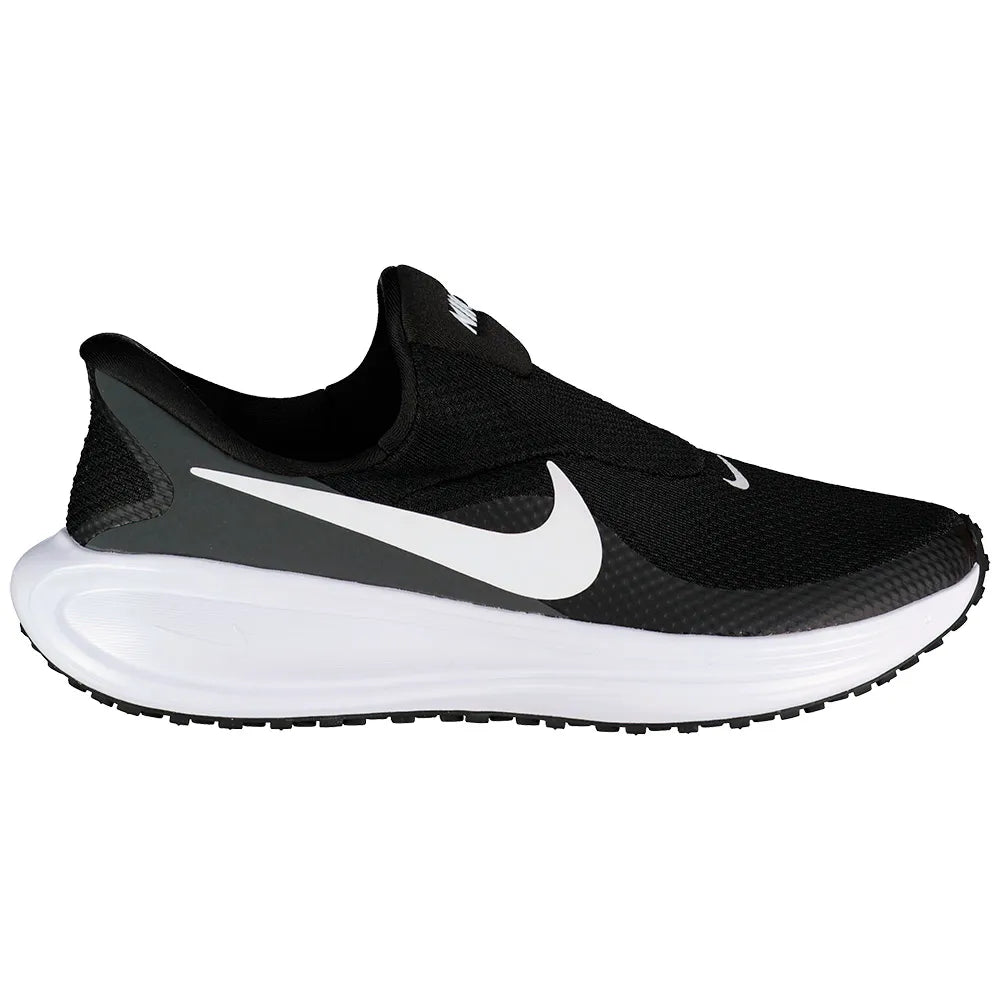 Nike Revolution 8 EasyOn running shoes