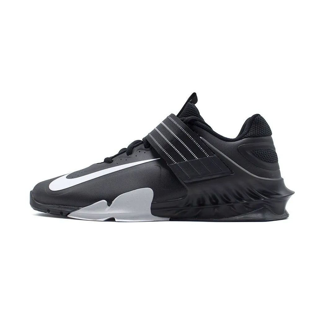 Nike Savaleos trainers