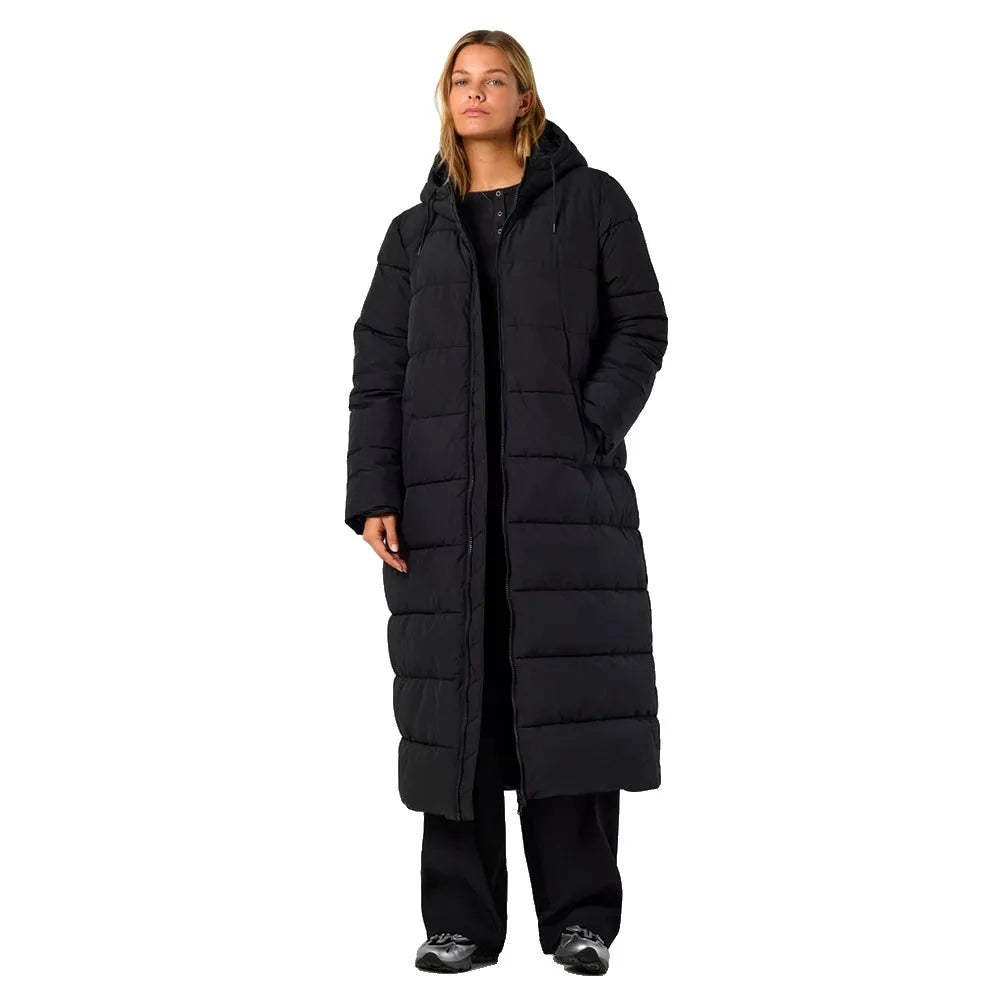 Noisy may Rosy coat