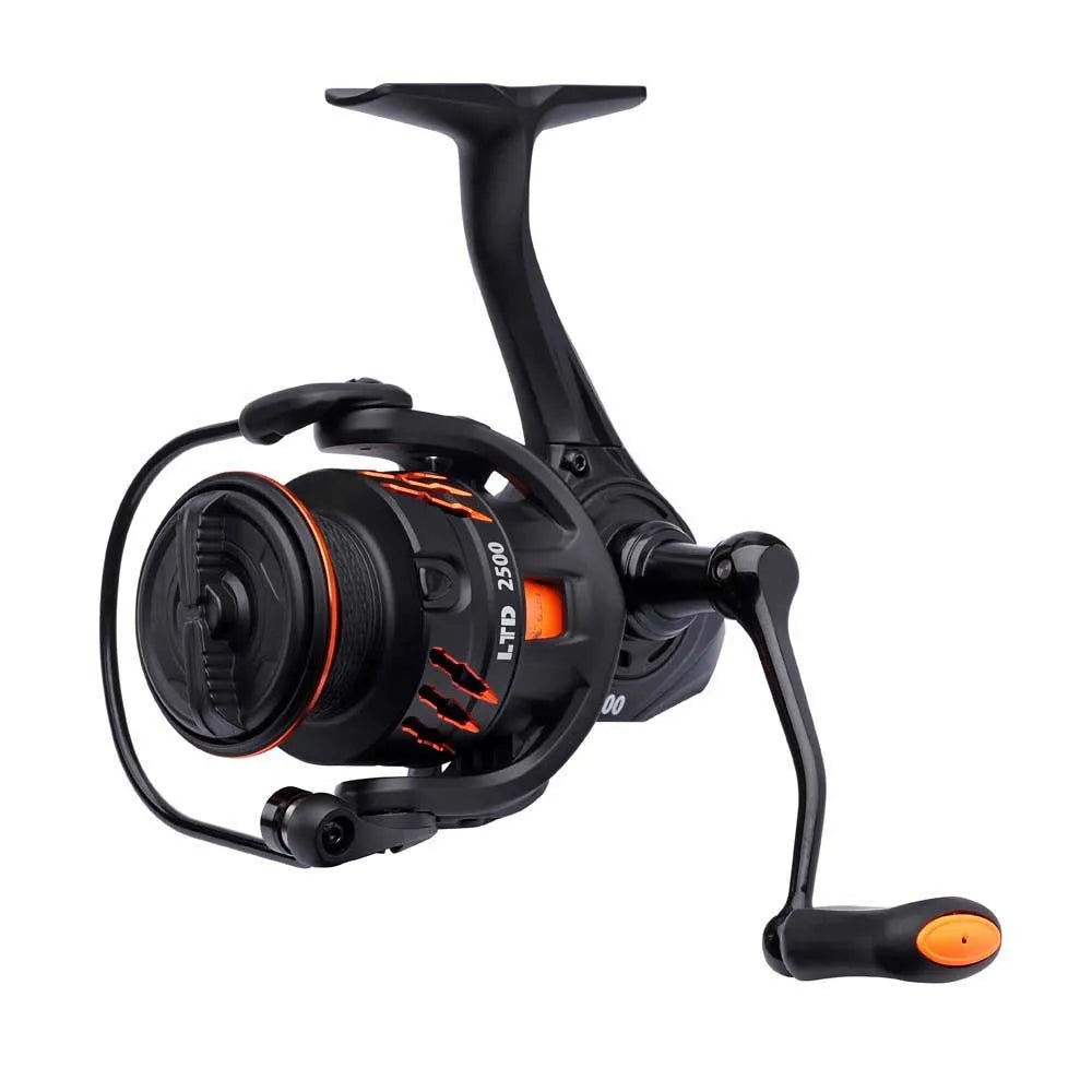 Savage gear Orange LTD spinning reel